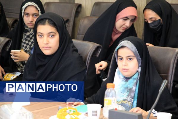 جلسه توجیهی دانش‌آموزان خبرنگار فریدن برای حضور در پای صندوق‌های رای