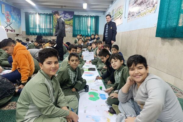 نقاشی همگانی دانش آموزان دبستان شهید رجایی جوه ای از دوستی و اتحاد