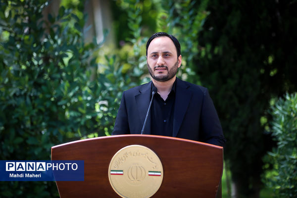 حاشیه جلسه هیات دولت - 27 تیر