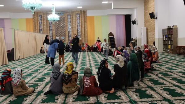 جشن شب یلدایی دختر و مادران در مسجد النبیین بیرجند
