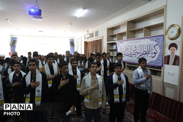 دیدار دانش آموزان بسیجی شهرستان بیرجند با نماینده ولی فقیه در استان