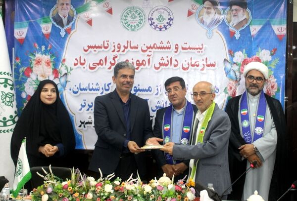 تجلیل از مسئولان، کارشناسان، مربیان و دانش‌آموزان پیشتاز برتر سازمان دانش‌آموزی استان بوشهر 