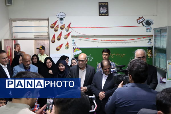 نواخته شدن زنگ شکوفه‌ها در یزد