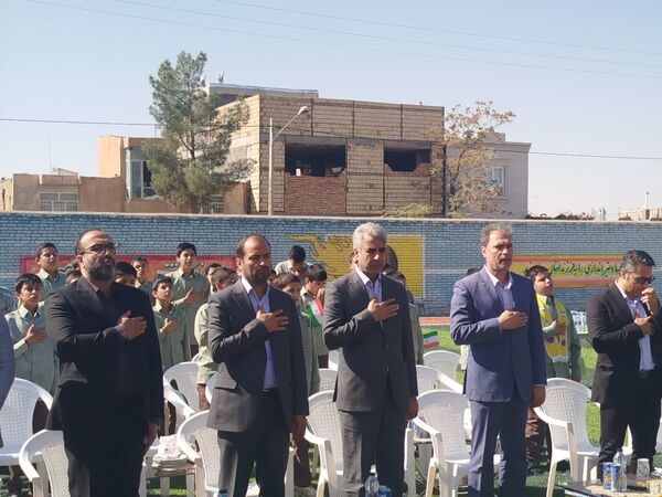 افتتاح چمن مصنوعی دبیرستان نمونه دولتی دانش کاشمر 