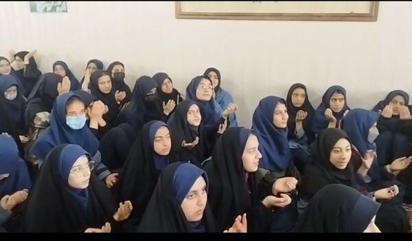  تقدیر از فعالین حجاب و عفاف در دبیرستان شاهد تکتم