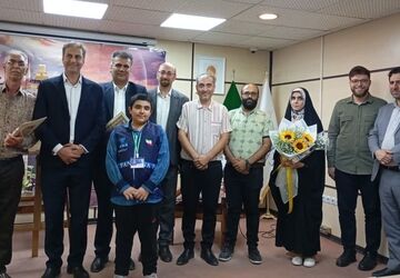 آیین رونمایی از کتاب «سُرود دریا»