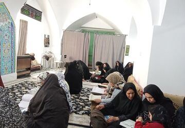 زمزمه‌های دعای ام داوود در پایان اعتکاف مسجد جامع فدافن