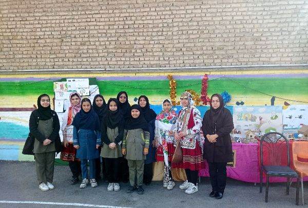جشنواره ماها در دبستان ربابه هاشمیان یزدی شیروان