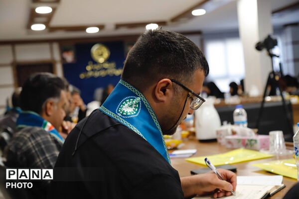 نشست هم‌اندیشی مسئولان دانش‌آموزی تهران با محور آموزش مربیان و مدیریت مصرف انرژی
