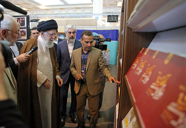 بازدید رهبر معظم انقلاب اسلامی از سی‌وپنجمین نمایشگاه کتاب تهران