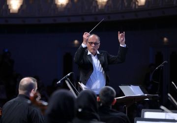 نصیر حیدریان رهبر ارکستر سمفونیک تهران در بیمارستان بستری شد