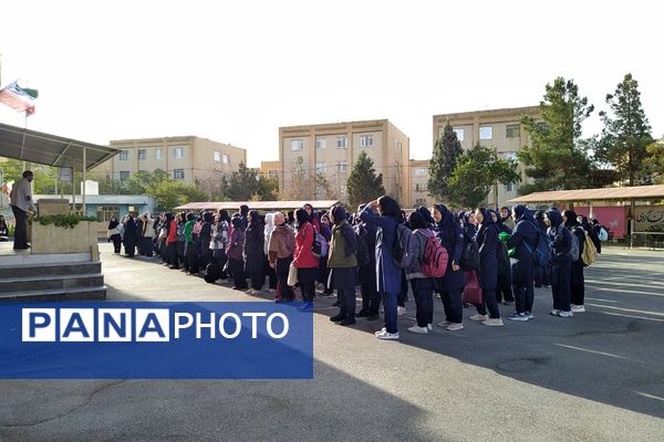 زنگ مهر و مقاومت در دبیرستان استعدادهای درخشان فرزانگان شهریار 