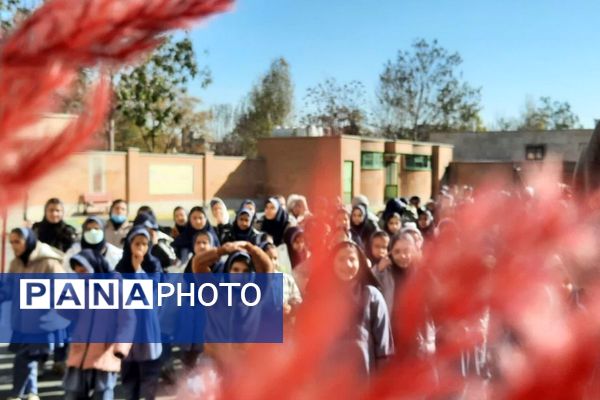 برگزاری مراسم جشن یلدا در مدرسه مهرآیین و مدرسه مریم بهارستان۲