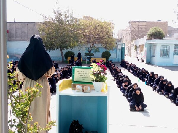 مراسم ولادت حضرت زینب و روز پرستار در دبیرستان فاطمیه