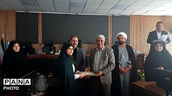 تجلیل از برگزیدگان رویدادهای قرآنی و فرهنگی منطقه ۱۶ تهران
