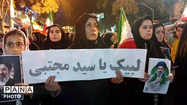 هم‌نوایی فرهنگیان و دانش‌آموزان اهر در سوگواره شبانه رهبر شهید