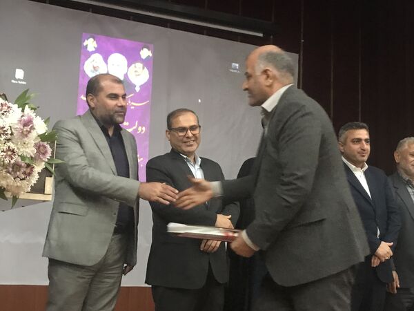 همایش تجلیل از مدیران و کارکنان نمونه شهرستان محمودآباد 