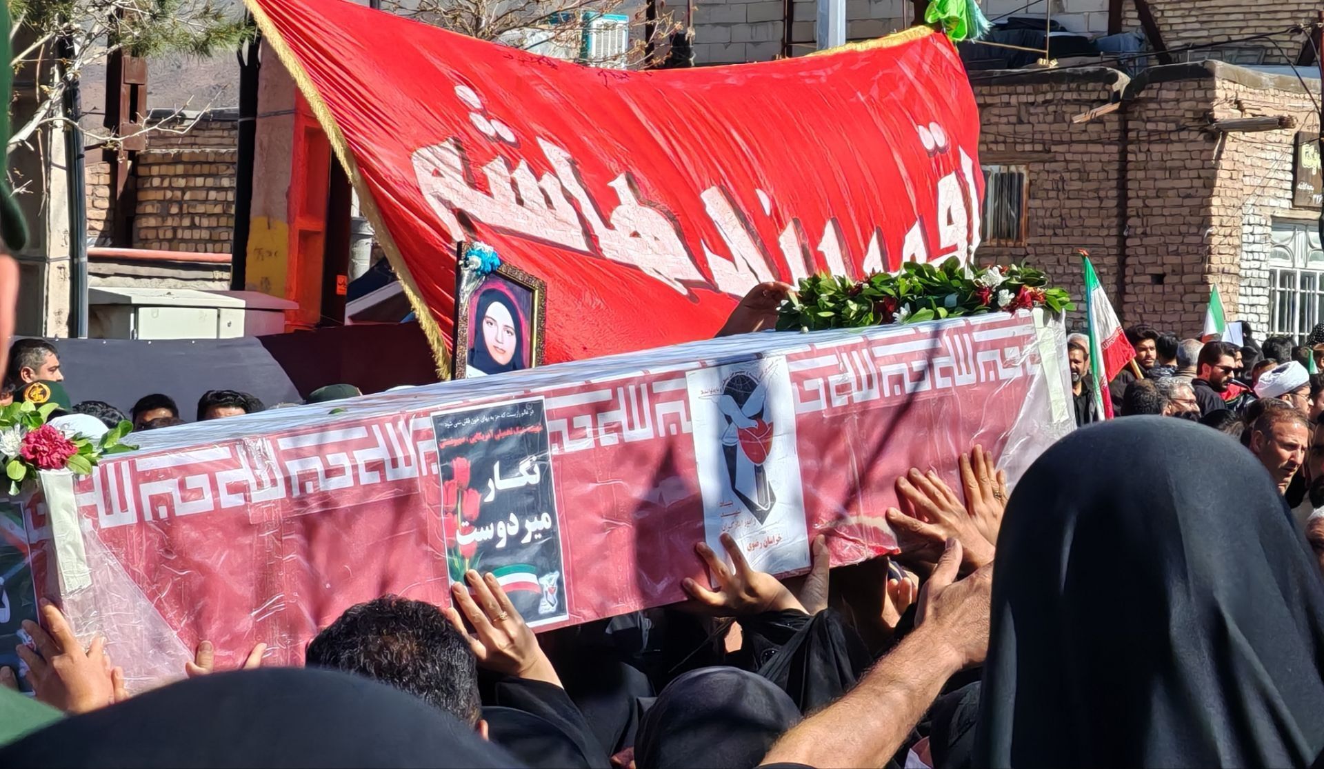 تشییع پیکر شهیده نگار میر دوست در شهر خرو