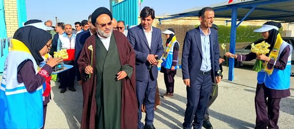 وقتی مدرسه صحنه انقلاب شد؛ زنگی که با سرود و افتخار نواخته شد