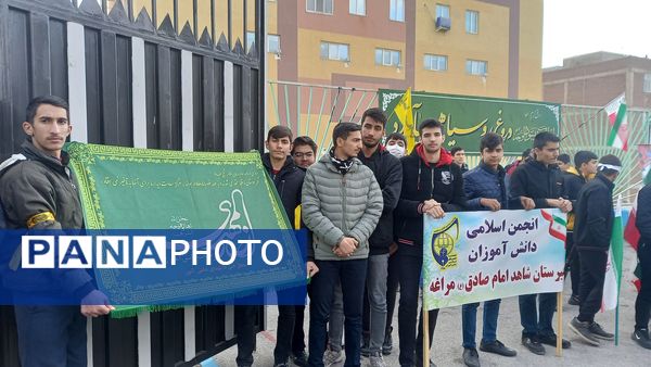 وداع دانش‌آموزان مراغه با شهید گمنام