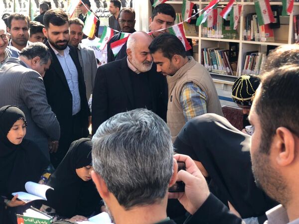 نواخته شدن زنگ گلبانگ انقلاب اسلامی در دبیرستان خوروش2 کارون