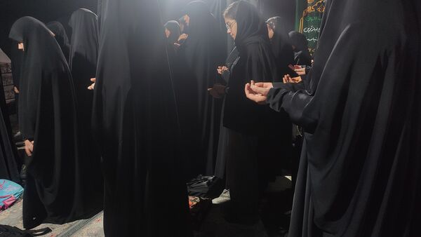 عزاداری نوجوانان بنت الهدی‌ در شب هشتم محرم