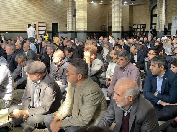 حضور پر شور مردم غیور ملارد در نماز جمعه و راهپیمایی جشن پیروزی و نصر الهی 