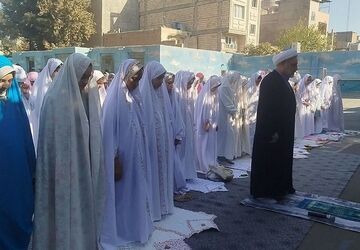 نماز باران در مدرسه پروین اعتصامی طنین‌انداز شد