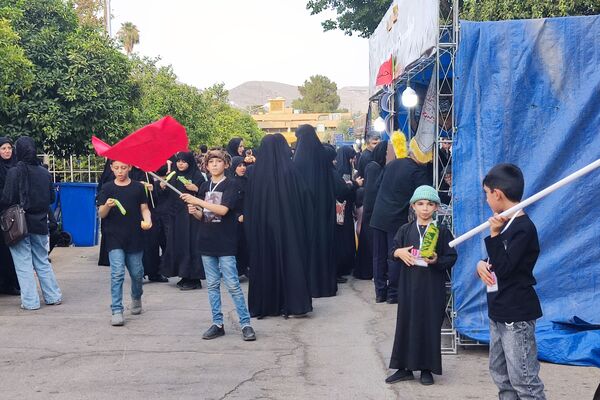 پیاده‌روی و موکب گردی کودکانه در دانشگاه صنعتی شیراز به‌مناسبت اربعین حسینی