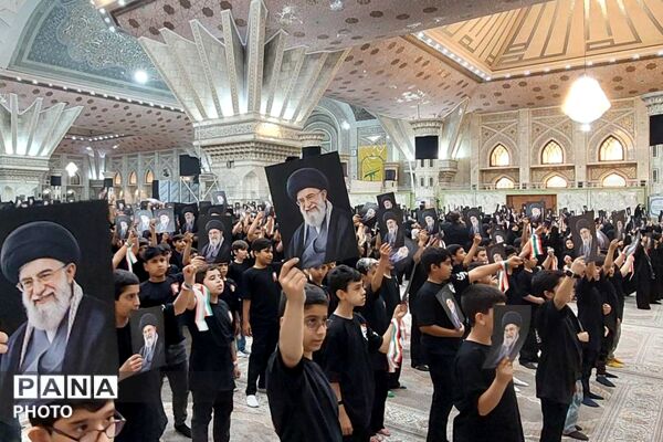 هم‌نوایی دانش‌آموزان منطقه ۵ تهران با سرود «باید برخاست» در سوگواری رهبر شهید