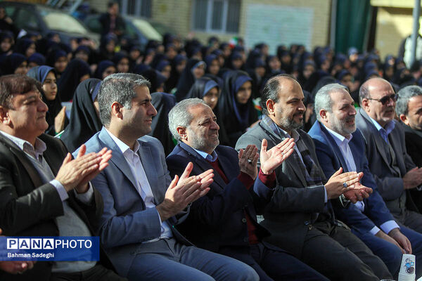 آیین نواختن گلبانگ انقلاب اسلامی با حضور وزیر آموزش و پرورش