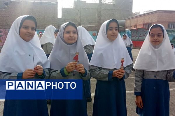 استقبال مدرسه حجاب از ۲۲بهمن 