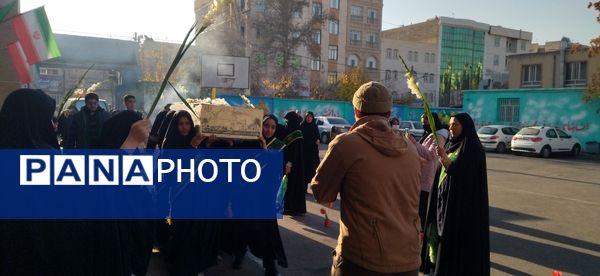 مراسم استقبال از شهدای گمنام در دبیرستان شهید صدوقی ناحیه 2 کرج 