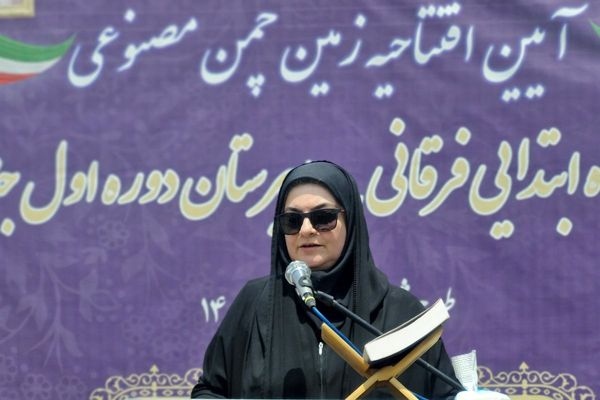 آیین افتتاح زمین چمن مصنوعی در قرچک