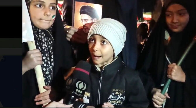 علمداران کوچک انقلاب