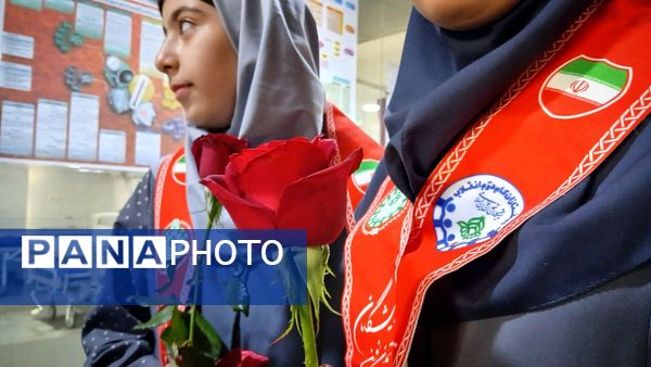 تجلیل دانش‌آموزان پیشتازان دبستان «دانش و هنر» نظرآباد از پرستاران بیمارستان امام حسن(ع) 