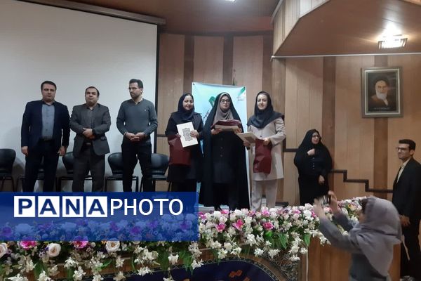 مراسم تجلیل از برگزیدگان جشنواره های فرهنگی هنری کانون‌ فرهنگی وتربیتی حضرت زینب (س) ناحیه۳ شیراز 