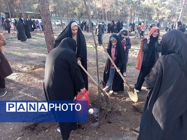 کاشت ۱۰۰۰ نهال به یاد شهدای مقاومت و شهدای مدافع حرم در بوستان جنگلی سرخه حصار