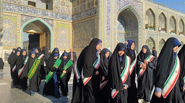 گرامیداشت هفته قرآن ، عترت و نماز در دبیرستان شاهد تکتم 