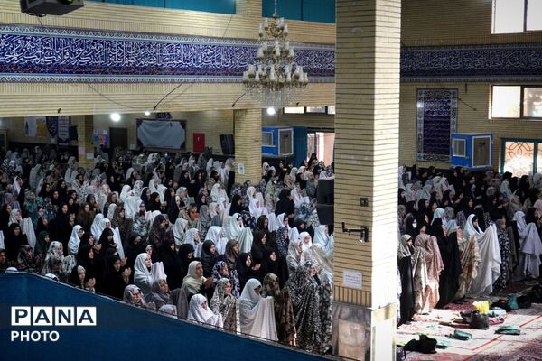 دانش‌آموزان بهارستان؛ جلوه‌گر پیوند مدرسه با معنویت در نماز جمعه