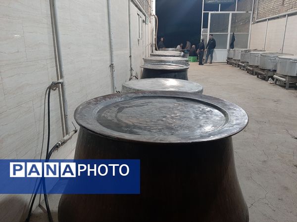 توزیع ۲۰ دیگ شله به عنوان نذر توسط خادم حرم مطهر رضوی و خیر بزرگ شهر مشهد مقدس