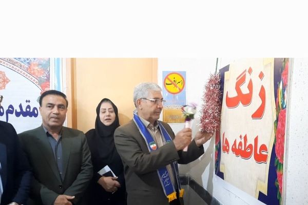 جشن عاطفه‌ها فرصتی برای ترویج فرهنگ ایثار در بین دانش‌آموزان است