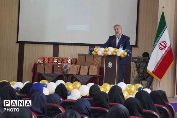 تجلیل از برگزیدگان آموزش ابتدایی در بهارستان یک