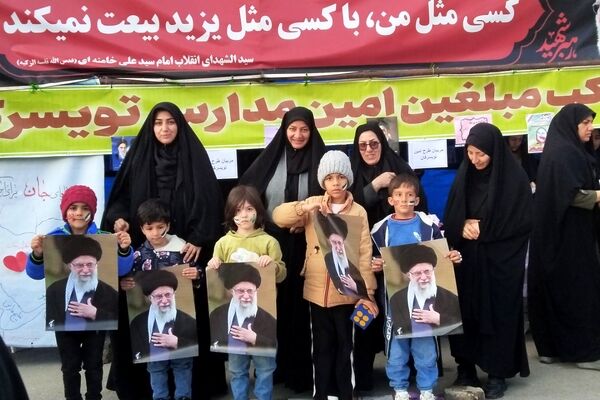 برپایی موکب در تویسرکان به مناسبت چهلم رهبر شهید و کودکان میناب