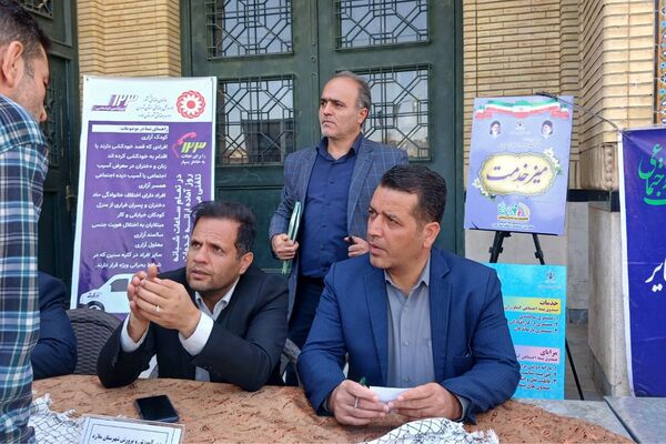 پاسخگویی و رفع مشکلات مردمی توسط مسئولان آموزش و پرورش در میز خدمت نماز جمعه