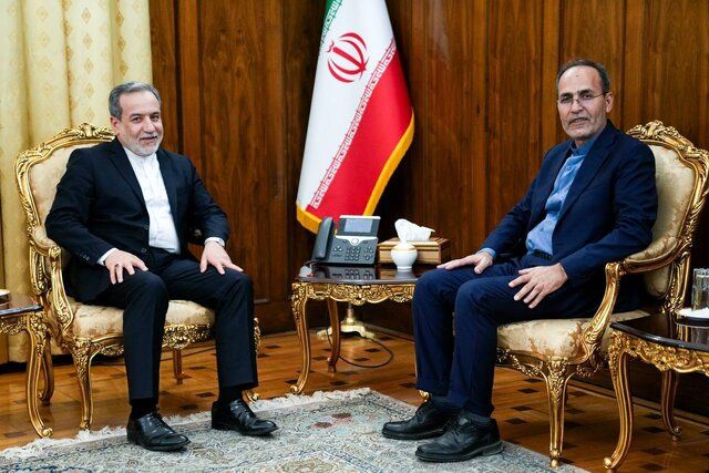 تاکید عراقچی بر ضرورت تقویت مناسبات اقتصادی بین ایران و لیبی