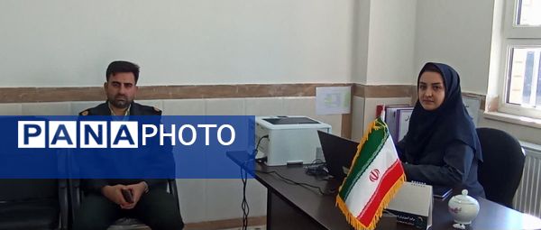 کارگاه آموزشی دانش‌آموزان سایبری در هنرستان سوره زنجان