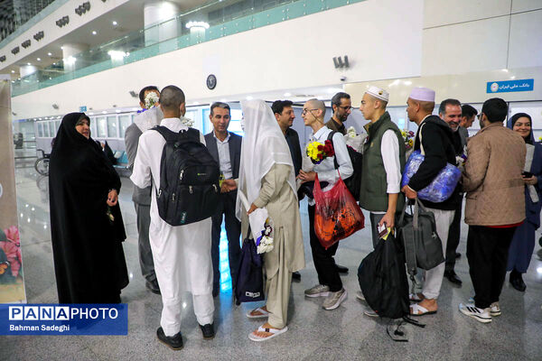 مراسم استقبال بازگشت اولین کاروان عمره گذار دانش آموزان پسر