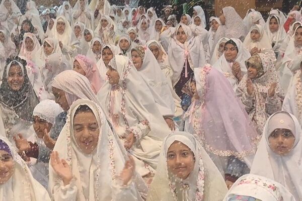 برگزاری جشن ۱۰۰۰ دانش‌آموز دختر روزه اولی در شیراز