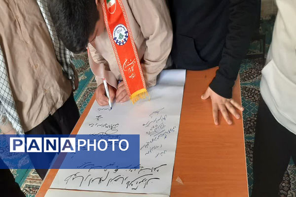 تجمع دانش آموزان در محکومیت جنایت رژیم صهیونیستی در حمایت از مردم بی دفاع غزه و فلسطین